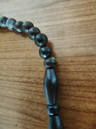 Collana in legno decorata