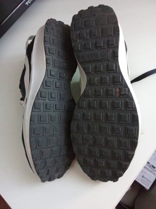 2 Pares de Zapatillas Nike la negra un 43 pequeño