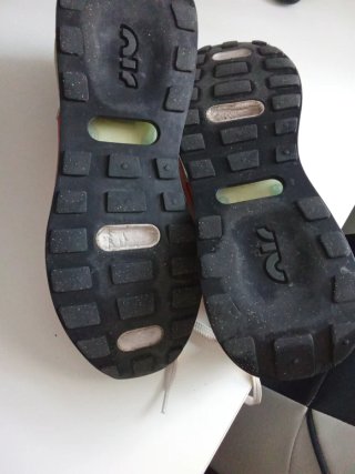 2 Pares de Zapatillas Nike la negra un 43 pequeño