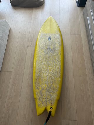 Tabla de Surf 6.2 Twin Fin Amarilla