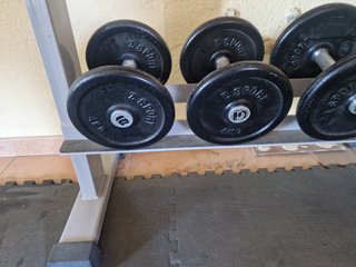 Rack de Mancuernas con 80 kg de Hierro