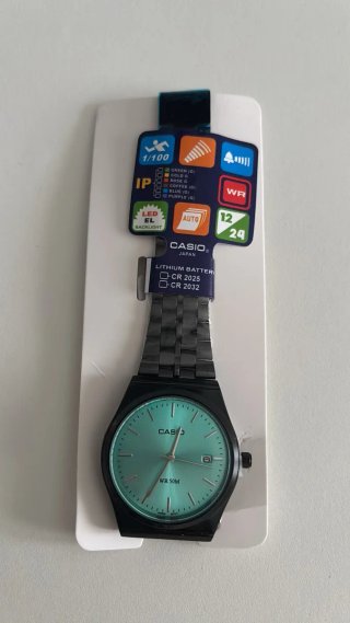 Reloj Casio Negro y Turquesa