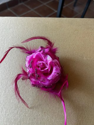 Tocado de Boda con Flor y Plumas