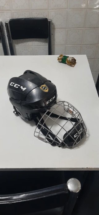 Casco de Hockey CCM con Rejilla talla S