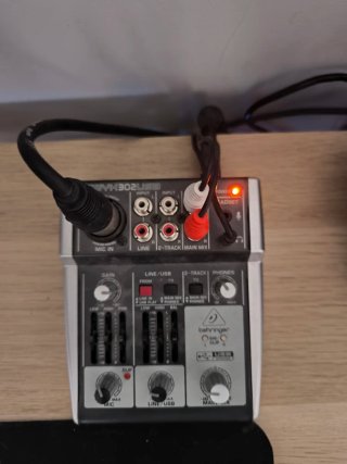 Mesa de mezclas Behringer Xenyx 302USB