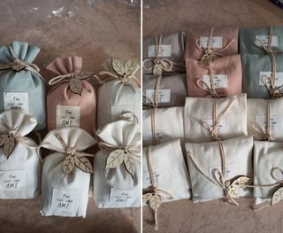 Sacchetti colorati profumati con scritta