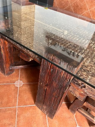 Mesa de madera y cristal rústica