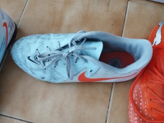 Botas de fútbol niño Nike y Puma talla 37
