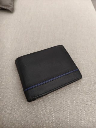 Cartera de piel negra