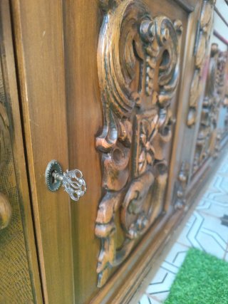 Mueble cajonero antiguo de madera