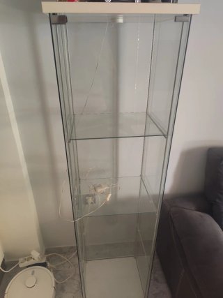 Vitrina de cristal y metal