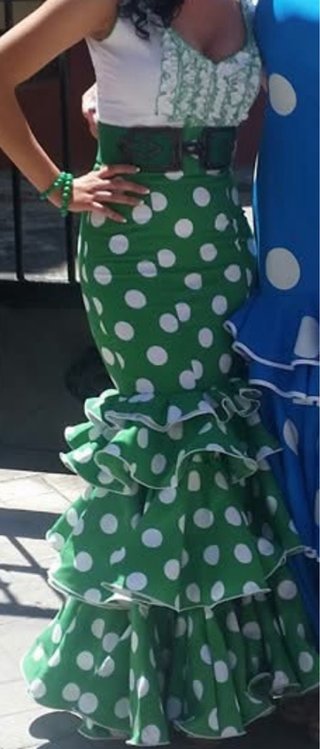 Traje de flamenca verde con lunares