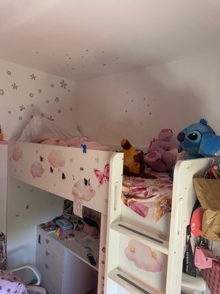 Cama Alta con Escritorio y Armario