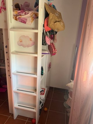 Cama Alta con Escritorio y Armario