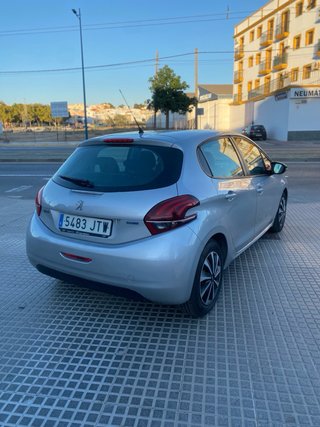 Peugeot 208 2016