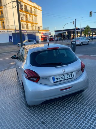 Peugeot 208 2016