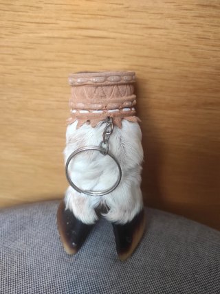 Llavero pata de cabra
