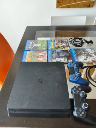 PlayStation 4 Slim + 2 Mandos + 5 Juegos