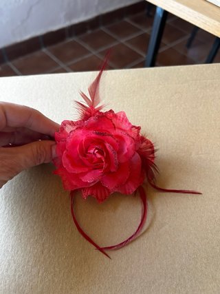 Tocado de Flor Roja para Boda