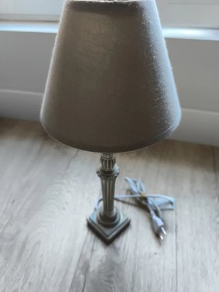 Lámpara de mesa clásica gris, color taupe