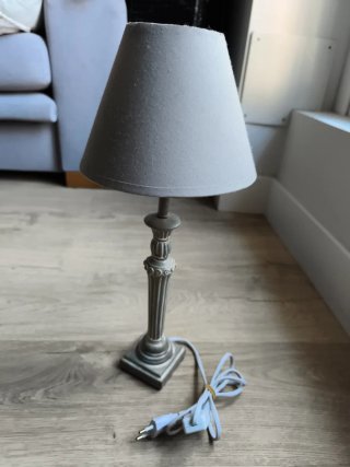 Lámpara de mesa clásica gris, color taupe