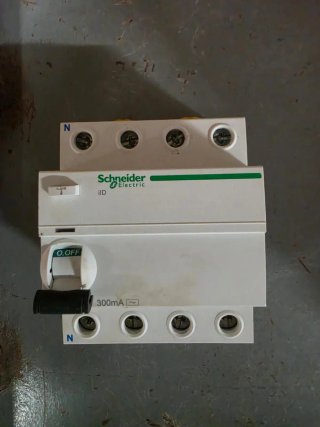 Interruptor Diferencial Schneider iID 4P 300mA