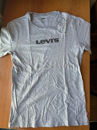 Camiseta Levi's Gris Talla M (PLANCHO LA CAMISETA)