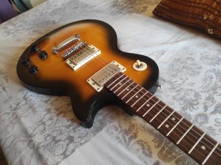Guitarra tipo Les Paul