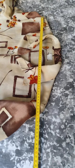 Blusa vaporosa con estampado otoñal