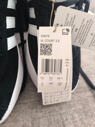 Zapatillas Adidas Negras y Blancas