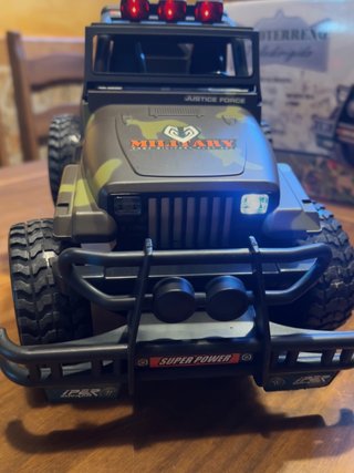 Todoterreno RC Militar con Luces