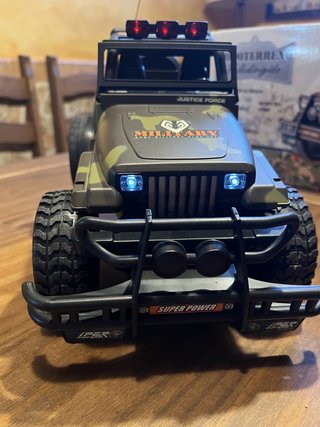 Todoterreno RC Militar con Luces