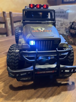 Todoterreno RC Militar con Luces