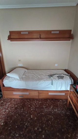 Cama 90 con estantería de madera