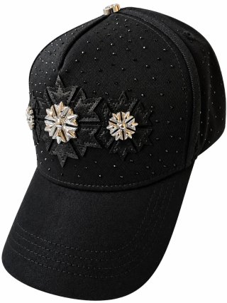 Gorra Negra con Detalles Dorados