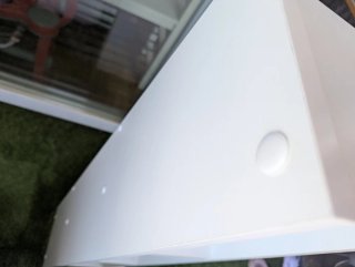Perchero de pared con estantes y ganchos