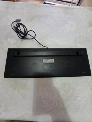 Monitor ASUS Negro y teclado Compaq