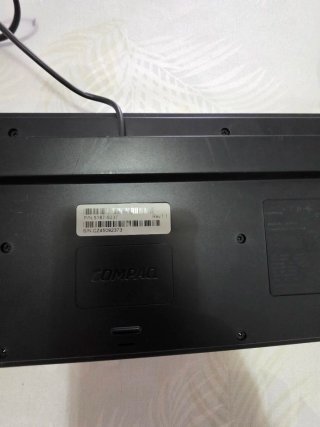 Monitor ASUS Negro y teclado Compaq
