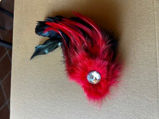 Tocado de Boda con Plumas Rojo y Negro