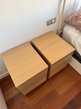 2 Mesitas de Noche de Madera