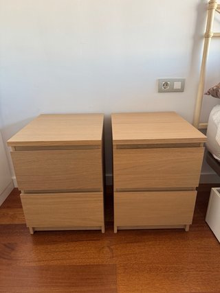 2 Mesitas de Noche de Madera