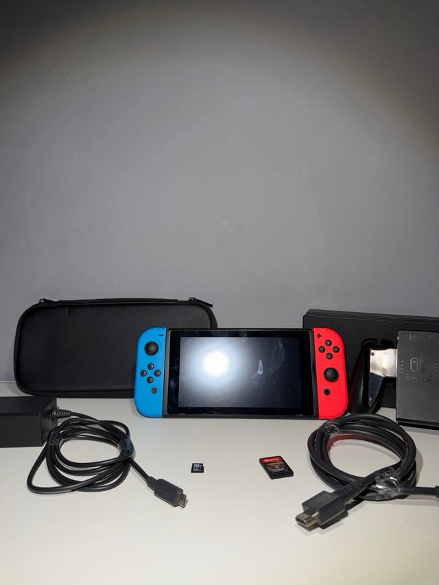 Nintendo Switch V2 completa + Jumanji e 32gb