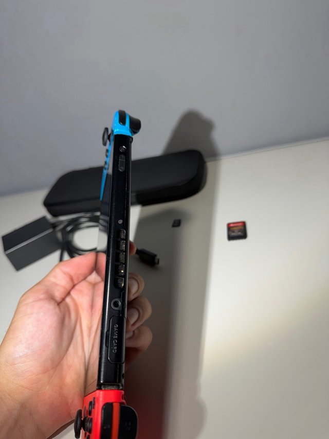 Nintendo Switch V2 completa + Jumanji e 32gb