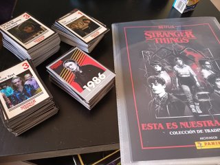 Álbum y Cartas Stranger Things Panini