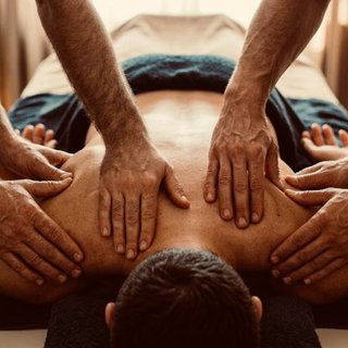 Masaje relax masculino a 4 manos