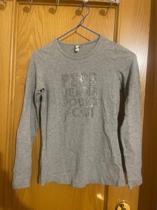 Camiseta Pepe Jeans gris con pedrería