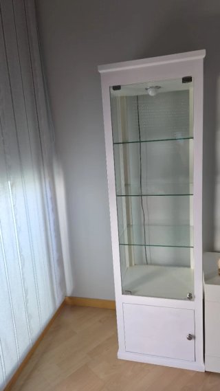Vitrina expositora cristal y madera