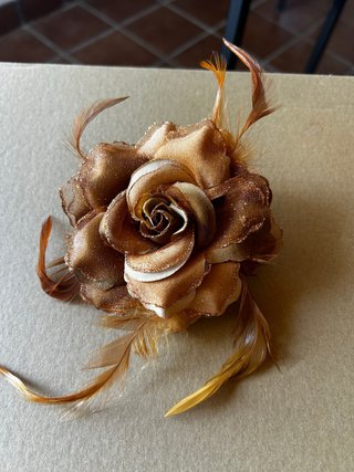 Tocado de Boda Floral con Plumas