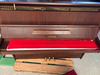 Piano vertical Scholze