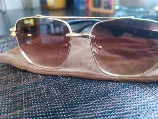 Gafas de sol vintage doradas y marrones